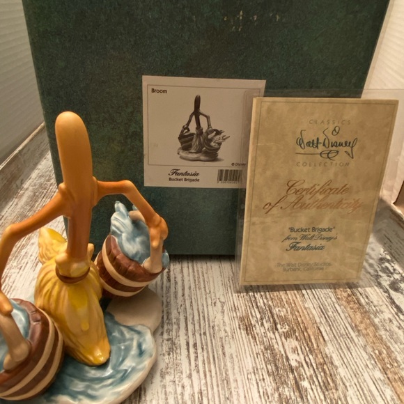WDCC Bucket Brigade Broom - Disney Fantasia with Original Box and COA - Picture 5 of 7